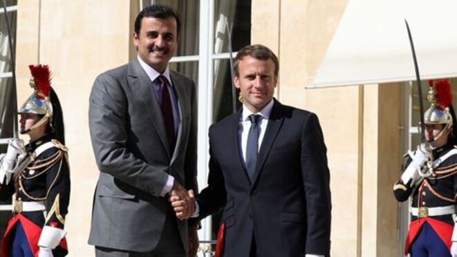 L'Emir du Qatar reçu avec les honneurs par Emmanuel Macron