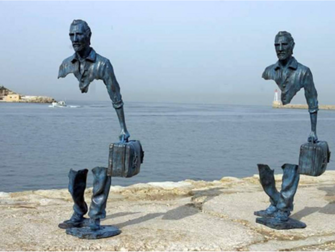 Statues de "voyageurs" de Bruno Catalano dans le cadre de « Marseille, capitale de la culture » en 2009. Statues de "voyageurs" de Bruno Catalano dans le cadre de « Marseille, capitale de la culture » en 2009.