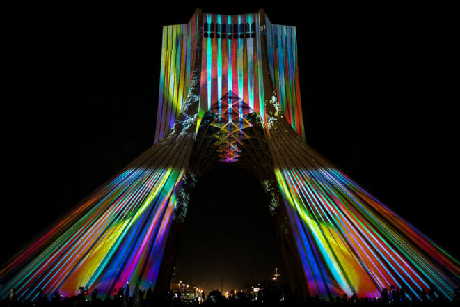 Le labyrinthe du temps de Stéphane de Gérando projection monumentale sur la tour Azadi Le labyrinthe du temps de Stéphane de Gérando projection monumentale sur la tour Azadi
