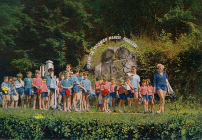 Entrée du centre de vacances Marcel-Poullain à Cuzy (Saône-et-Loire), 1966. © Collection des archives municipales de Pierrefitte-sur-Seine
