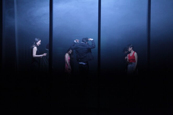 Scène du spectacle "Les évaporés" © Akihiro Hata Scène du spectacle "Les évaporés" © Akihiro Hata