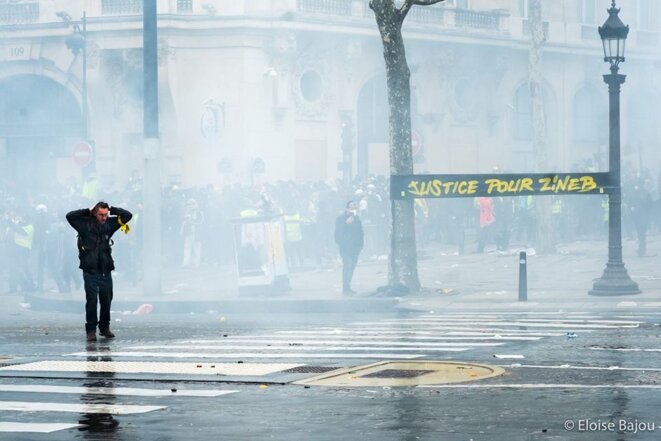 Banderole en hommage à Zineb Rédouane, octogénaire décédée lors d'une hospitalisation suite à un tir de grenade lacrymogène recu dans la face alors qu'elle se trouvait à son domicile. Paris, 16 mars 2019 © E.B