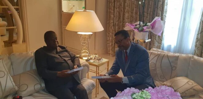 Présentant mes ouvrages le 8 juillet 2019 au Président Henri Konan Bédié Présentant mes ouvrages le 8 juillet 2019 au Président Henri Konan Bédié