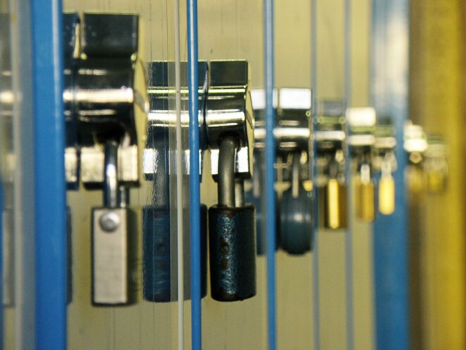 locks-hasp-lockers-school-mansion-lock-metal-770335-jpg-d