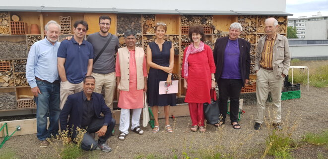 De gauche à droite, Jacques Martenot, Jean-Marie Borel, Mahesh Lançon, Sylvain Rossel, Rajagopal, Claudine Dayer, Jill Carr-Harris, Michel Baumann et Daniel Wermus, Genève, 21 juin 2019 © Benjamin Joyeux De gauche à droite, Jacques Martenot, Jean-Marie Borel, Mahesh Lançon, Sylvain Rossel, Rajagopal, Claudine Dayer, Jill Carr-Harris, Michel Baumann et Daniel Wermus, Genève, 21 juin 2019 © Benjamin Joyeux