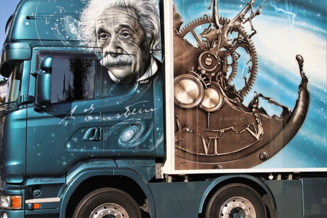Albert Einstein représenté sur un camion © Pixabay License Albert Einstein représenté sur un camion © Pixabay License