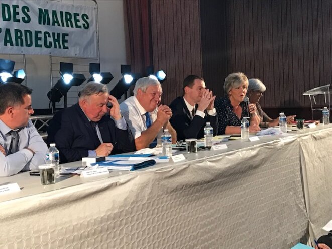 Gérard Larcher présent lors du 24ème congrés des maires ruraux d'Ardèche © http://www.jacquesgenest.fr Gérard Larcher présent lors du 24ème congrés des maires ruraux d'Ardèche © http://www.jacquesgenest.fr