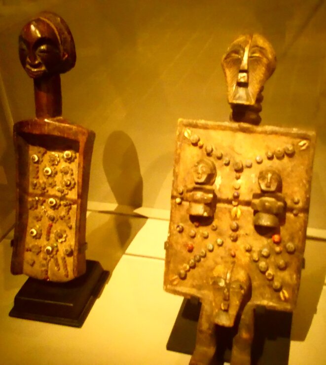 Deux sculptures en bois ethnique - Début du XXème siècle - Songye (Congo) © FHEL Landerneau - Cabinets des curiosités Deux sculptures en bois ethnique - Début du XXème siècle - Songye (Congo) © FHEL Landerneau - Cabinets des curiosités