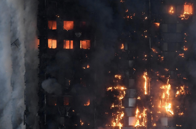 La Grenfell Tower en feu le 14 juin 2017. © Reuters La Grenfell Tower en feu le 14 juin 2017. © Reuters