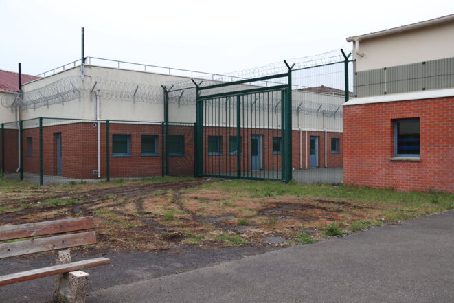 Au centre de rétention du Mesnil-Amelot, en avril 2019. © MM