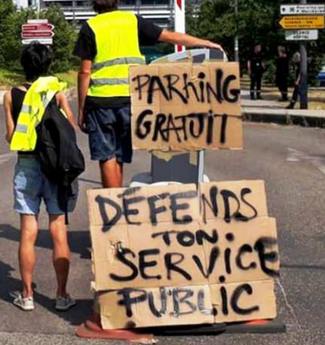 Le 23 juillet Opération parking gratuit à Lyon © Convergence Blouses blanches Gilets jaunes Le 23 juillet Opération parking gratuit à Lyon © Convergence Blouses blanches Gilets jaunes