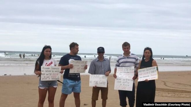 Action à Biarritz contre la torture en Russie.