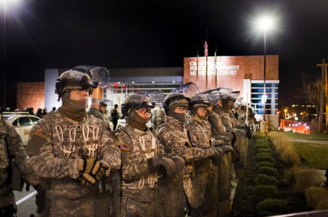 La garde nationale dépêchée à Ferguson, en novembre 2014. © Reuters La garde nationale dépêchée à Ferguson, en novembre 2014. © Reuters