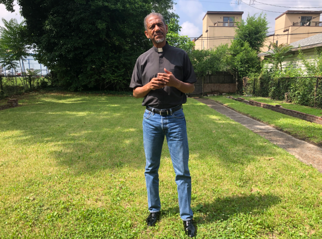 Darryl Gray, dans son jardin. © Mathieu Magnaudeix Darryl Gray, dans son jardin. © Mathieu Magnaudeix