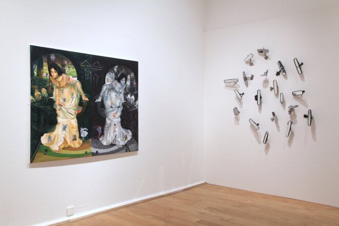 Margaret Harrison, "The Last Gaze", (Northern Art Prize), Huile, collage papier sur toile et rétroviseurs, 2013, Middlesbrough Institute of Modern Art, Exposition monographique "Danser avec des missiles", 49 NORD 6 EST FRAC Lorraine, 2019. © Simon Warner Margaret Harrison, "The Last Gaze", (Northern Art Prize), Huile, collage papier sur toile et rétroviseurs, 2013, Middlesbrough Institute of Modern Art, Exposition monographique "Danser avec des missiles", 49 NORD 6 EST FRAC Lorraine, 2019. © Simon Warner