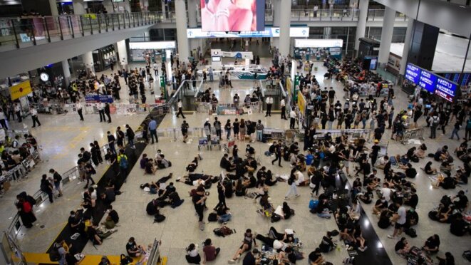 Protesters occupy Hong Kong Chek Lap Kok International Airport in Hong Kong, China, August 12 2019 © Laurel Chor - Epa / Efe Protesters occupy Hong Kong Chek Lap Kok International Airport in Hong Kong, China, August 12 2019 © Laurel Chor - Epa / Efe
