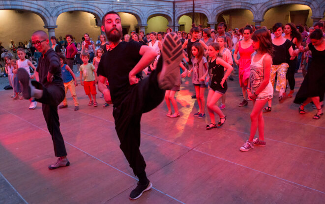Le bal Pernette a fait danser les festivaliers. Le bal Pernette a fait danser les festivaliers.