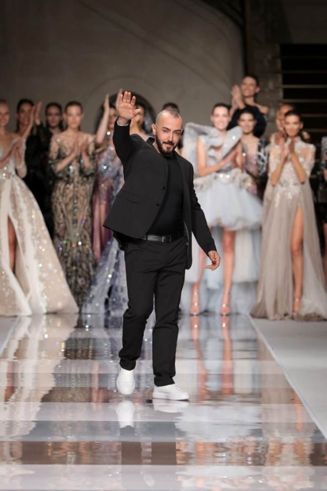 Le créateur libanais Ziad Nakad, juste après la présentation de sa collection © Ziadnakad.com Le créateur libanais Ziad Nakad, juste après la présentation de sa collection © Ziadnakad.com