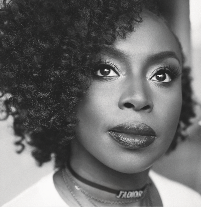 Chimamanda Ngozi Adichie, écrivaine et féministe nigérianne © Net-a-porter.com/Heather Hazzan Chimamanda Ngozi Adichie, écrivaine et féministe nigérianne © Net-a-porter.com/Heather Hazzan