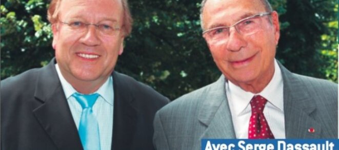 Affiche électorale de Jean-Pierre Bechter (à gauche) posant avec Serge Dassault. © D.R. Affiche électorale de Jean-Pierre Bechter (à gauche) posant avec Serge Dassault. © D.R.