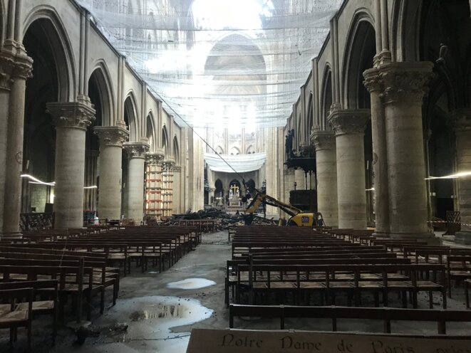 Notre-Dame de Paris après l'incendie du 15 avril, juin 2019.