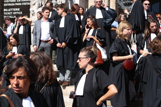 Les avocats étaient déjà très nombreux à défiler le 16 septembre à Paris. © M.G Les avocats étaient déjà très nombreux à défiler le 16 septembre à Paris. © M.G