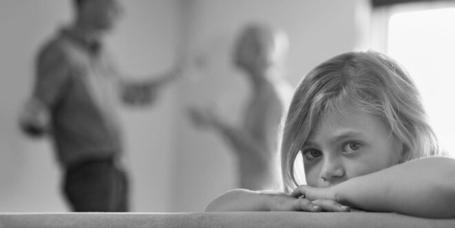 fillette-dispute-parents-education