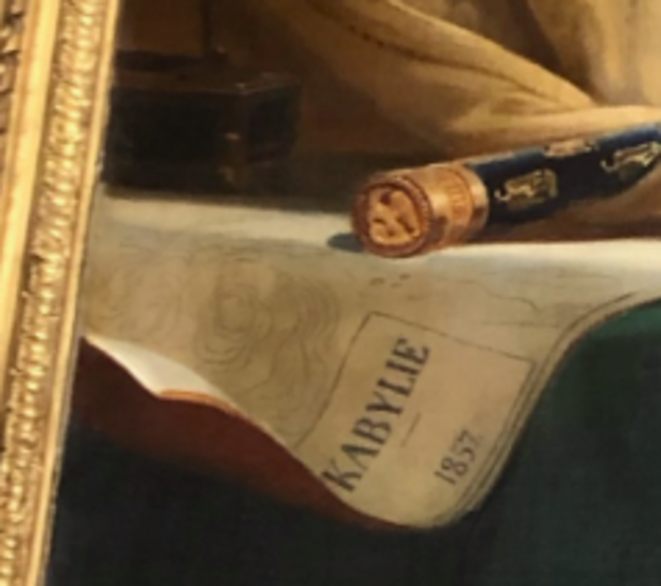 Détail du tableau d'Horace Vernet représentant le maréchal Randon exposé dans le grand salon des Invalides : sous le bâton du maréchal, une carte avec la mention « Kabylie - 1857. » Tel est le flagrant délit iconique...