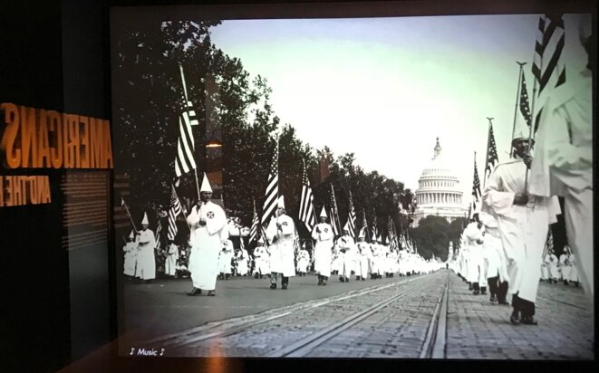 Défilé du Ku Klux Klan devant le Capitole.