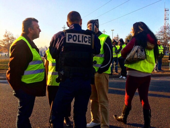 gilets-jaunes-police-rouen-policiers-prefecture-854x641