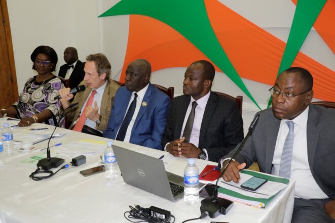 Séance de travail de la délégation de l'APF avec la section ivoirienne de l'APF © Direction de l’Information et de la Communication de l’Assemblée Nationale Séance de travail de la délégation de l'APF avec la section ivoirienne de l'APF © Direction de l’Information et de la Communication de l’Assemblée Nationale