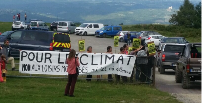 Blocage des 4x4 par les opposants au col des Palomières © https://i1.wp.com/lasemainedespyrenees.fr/wp-content/uploads/2019/09/IMG_3163.jpg?w=696&ssl=1 Blocage des 4x4 par les opposants au col des Palomières © https://i1.wp.com/lasemainedespyrenees.fr/wp-content/uploads/2019/09/IMG_3163.jpg?w=696&ssl=1