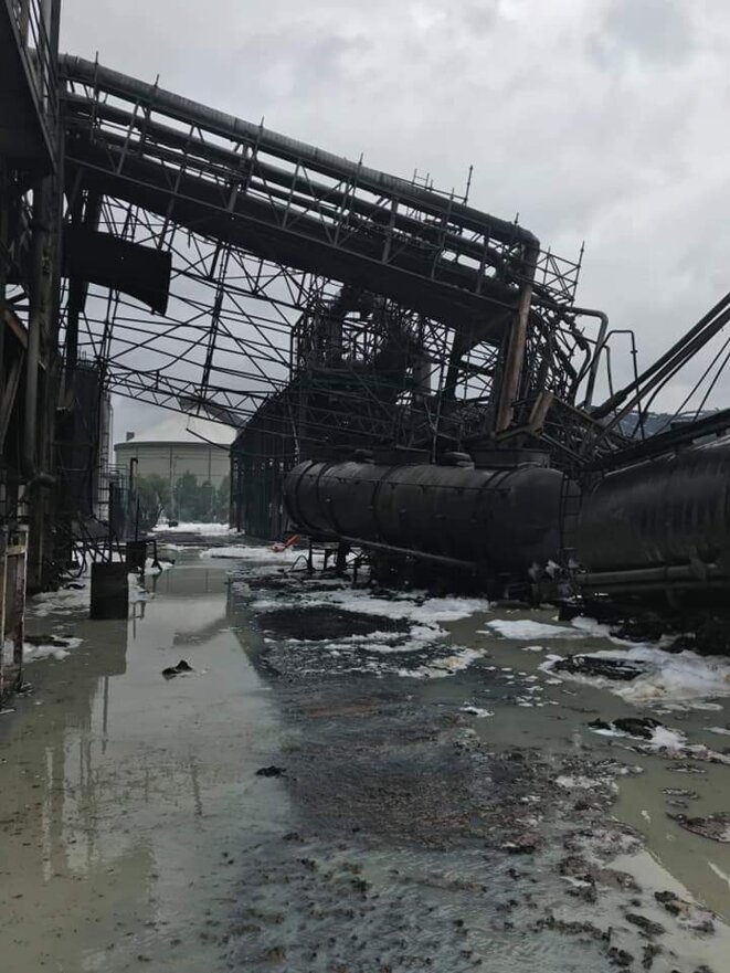 Photo prise de l'usine Lubrizol, après l'incendie du 26 septembre 2019. © PP