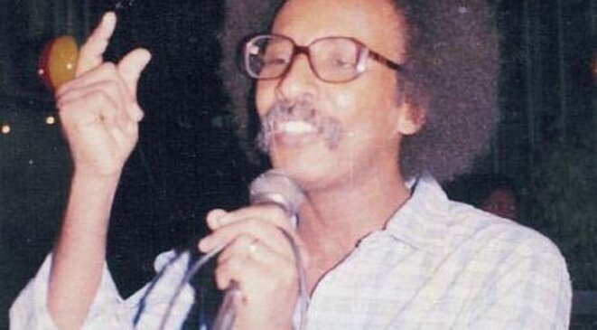 Le chanteur Mustapha Saïd Ahmed / image tirée du site Khartoum-Star https://khartoumstar.com/2019/01/17/مصطفى-سيد-أحمد-ذكرى-الرحيل-المر/ Le chanteur Mustapha Saïd Ahmed / image tirée du site Khartoum-Star https://khartoumstar.com/2019/01/17/مصطفى-سيد-أحمد-ذكرى-الرحيل-المر/