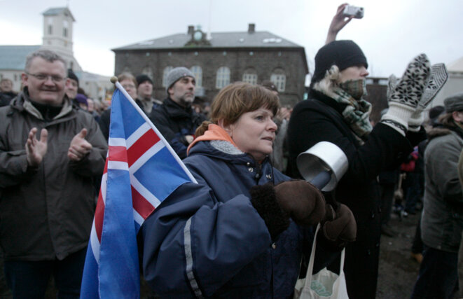 Révolution des casseroles en Islande en janvier 2009. © Reuters Révolution des casseroles en Islande en janvier 2009. © Reuters