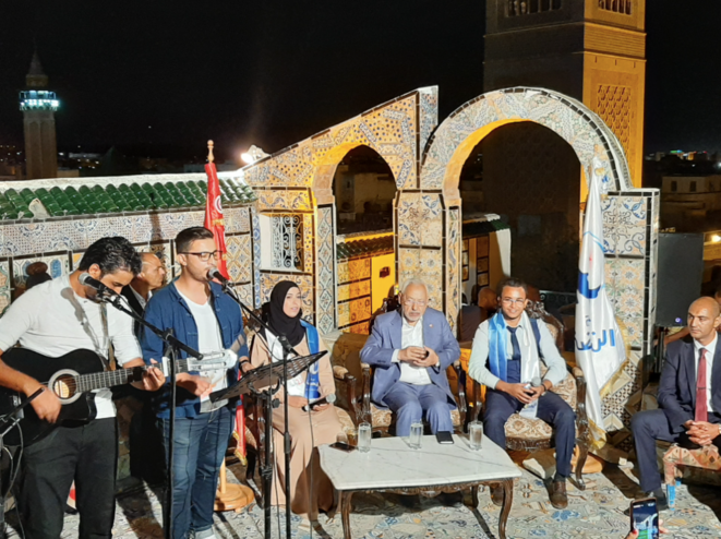 Rached Ghannouchi, le leader historique d’Ennahda et candidat pour la première fois aux législatives (3e en partant de la droite). © Lilia Blaise Rached Ghannouchi, le leader historique d’Ennahda et candidat pour la première fois aux législatives (3e en partant de la droite). © Lilia Blaise
