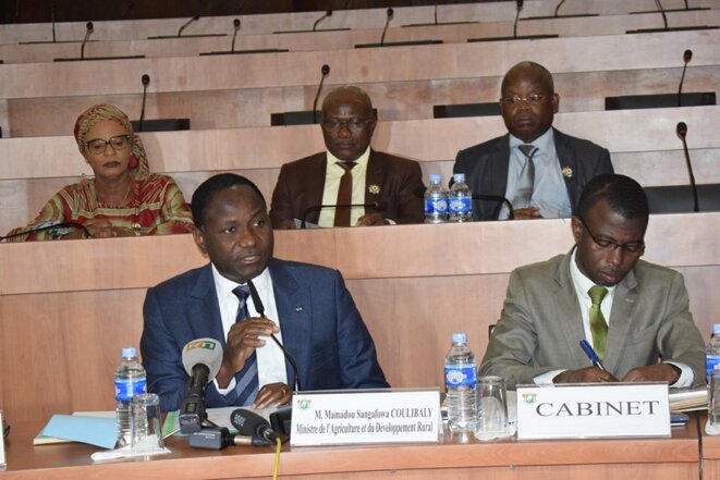 Le Ministre de l'Agriculture et du Développement Rural, Mamadou Sangafowa, représentant le Président de la République © Direction de l’Information et de la Communication de l’Assemblée Nationale Le Ministre de l'Agriculture et du Développement Rural, Mamadou Sangafowa, représentant le Président de la République © Direction de l’Information et de la Communication de l’Assemblée Nationale