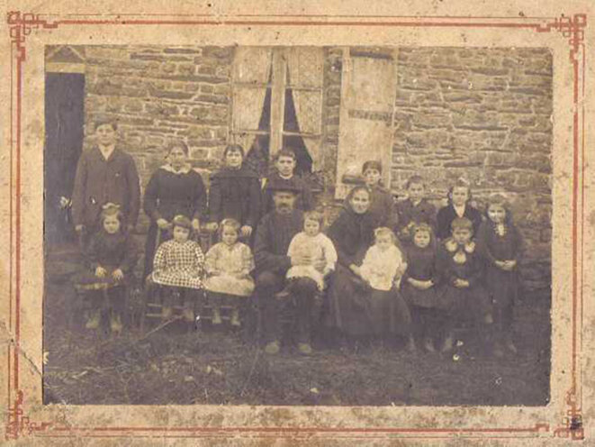 Famille Barbo, environ 1920, Plélan le Grand © Servane REGNAULT Famille Barbo, environ 1920, Plélan le Grand © Servane REGNAULT