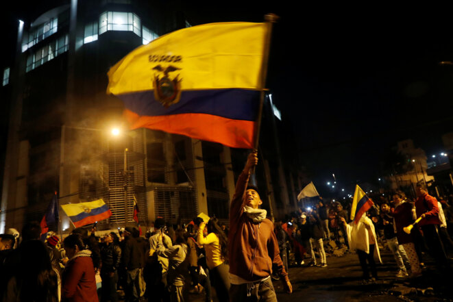 Manifestation de liesse à Quito après le retrait du décret 883. © Reuters Manifestation de liesse à Quito après le retrait du décret 883. © Reuters