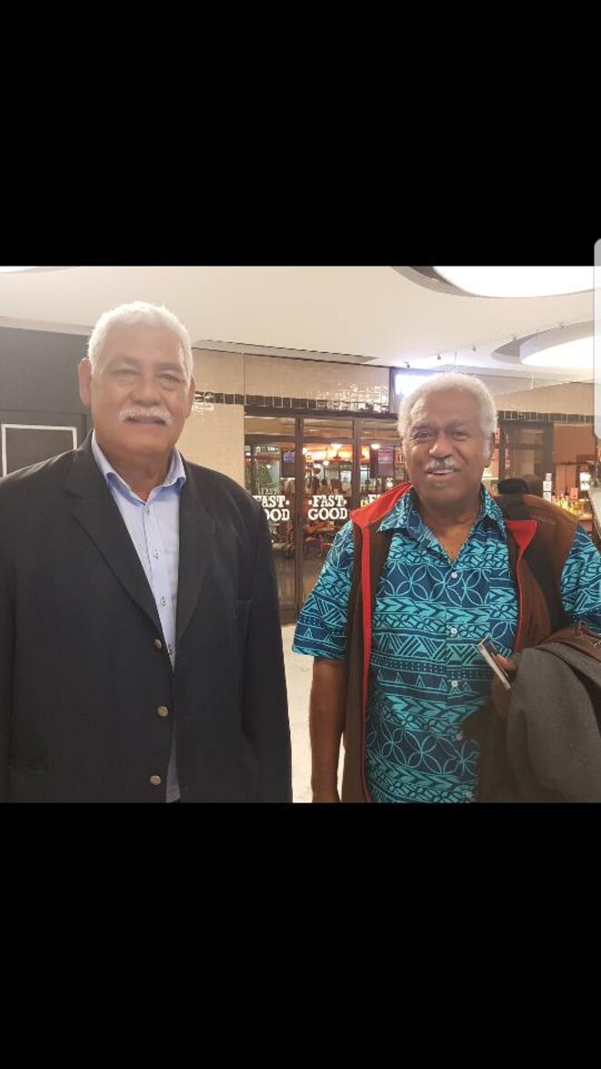À gauche M Aloïsio (Président du Rassemblement Démocratique Océanien), à droite M Roch Wamyta, Président du Congrès de la Nouvelle Calédonie À gauche M Aloïsio (Président du Rassemblement Démocratique Océanien), à droite M Roch Wamyta, Président du Congrès de la Nouvelle Calédonie