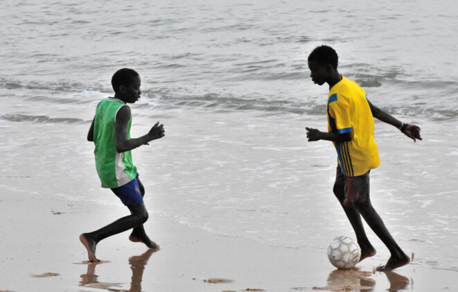 dimanche sur la plage © A.H.G. Randon dimanche sur la plage © A.H.G. Randon