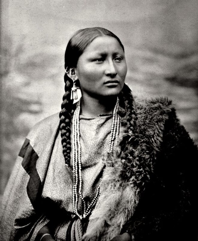 indienne-amerique-femme-cheyenne-pohotographie-en-1878-a-fort-keogh-0f4a1