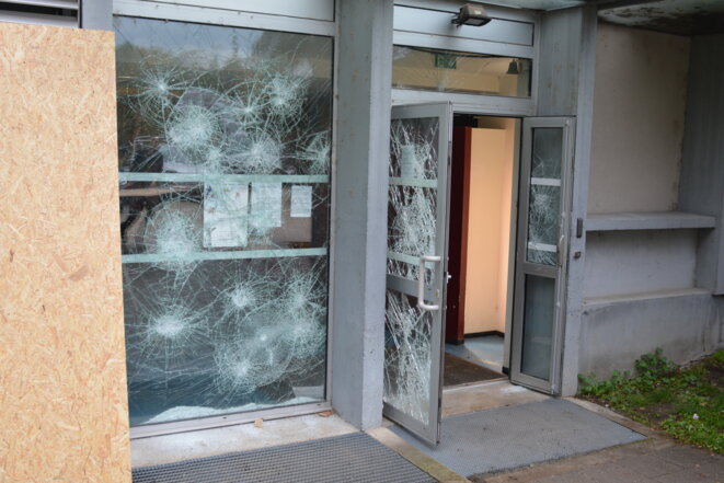 Porte d'entrée du gymnase du square du Luxembourg à Metz suite à une agression extérieure © Eric GRAFF Porte d'entrée du gymnase du square du Luxembourg à Metz suite à une agression extérieure © Eric GRAFF