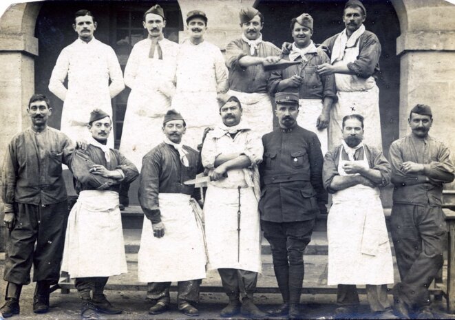 Jeunes hommes lors de leur service militaire (vers 1900) Jeunes hommes lors de leur service militaire (vers 1900)