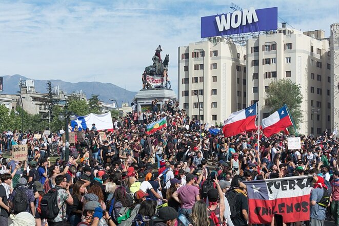 Protestas en Chile, octubre 2019, Plaza Baquedano, Santiago. © Carlos Figueroa Protestas en Chile, octubre 2019, Plaza Baquedano, Santiago. © Carlos Figueroa