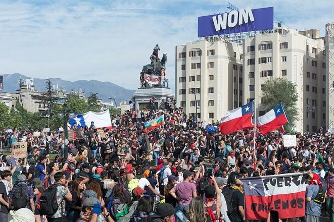 Protestations au Chili, octobre 2019, Plaza Baquedano, Santiago © Carlos Figueroa Protestations au Chili, octobre 2019, Plaza Baquedano, Santiago © Carlos Figueroa