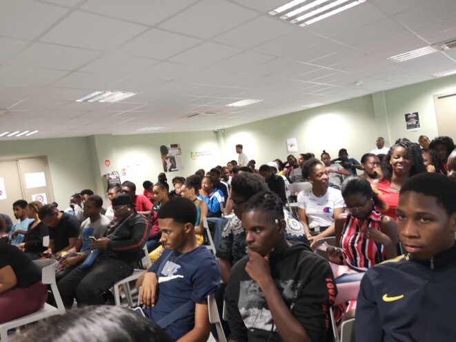 Jeunes de la Mission Local Nord Martinique attentifs au discours des intervenants © Humanity For The World (HFTW) Jeunes de la Mission Local Nord Martinique attentifs au discours des intervenants © Humanity For The World (HFTW)