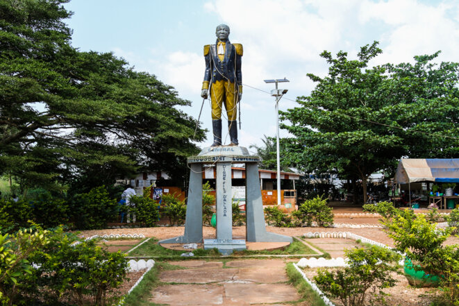 Statue de François-Dominique Toussaint Louverture, héros de l'indépendance haïtienne, dont les origines familiales prendraient leur source à Allada, au Bénin. © Matthieu Delaunay Statue de François-Dominique Toussaint Louverture, héros de l'indépendance haïtienne, dont les origines familiales prendraient leur source à Allada, au Bénin. © Matthieu Delaunay