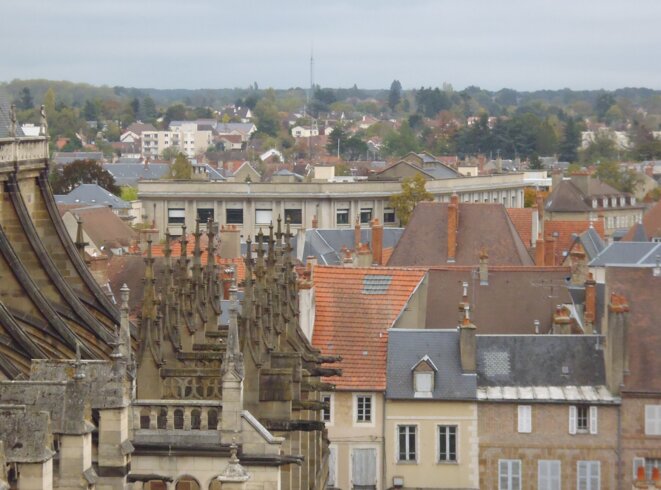 La préfecture de l'Allier, à Moulins, vue depuis la courtine de la "Mal-Coiffée". © SR La préfecture de l'Allier, à Moulins, vue depuis la courtine de la "Mal-Coiffée". © SR