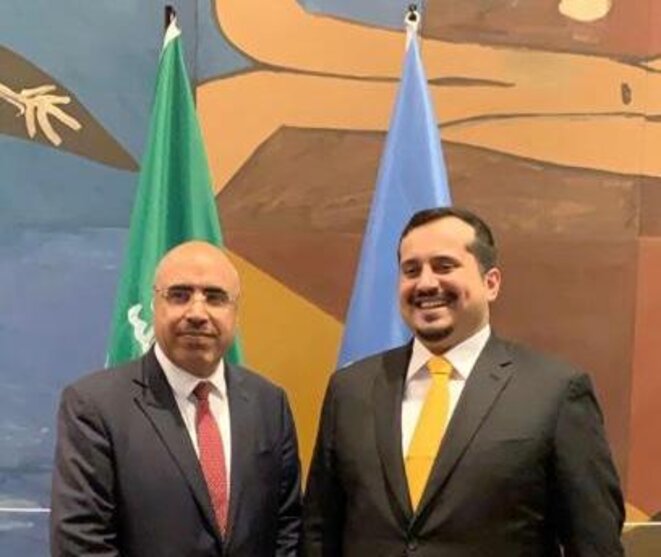 le Prince Fahad bin Jalawi bin Abdulaziz bin Musaed, Executive director at the Saudi Arabian Olympic Committee (A droite de la photo) et Son Excellence, M. Ibrahim ALBALAWI, Ambassadeur Délégué Permanent du Royaume d'Arabie Saoudite auprès de l'UNESCO (à gauche de la même photo)) le Prince Fahad bin Jalawi bin Abdulaziz bin Musaed, Executive director at the Saudi Arabian Olympic Committee (A droite de la photo) et Son Excellence, M. Ibrahim ALBALAWI, Ambassadeur Délégué Permanent du Royaume d'Arabie Saoudite auprès de l'UNESCO (à gauche de la même photo))